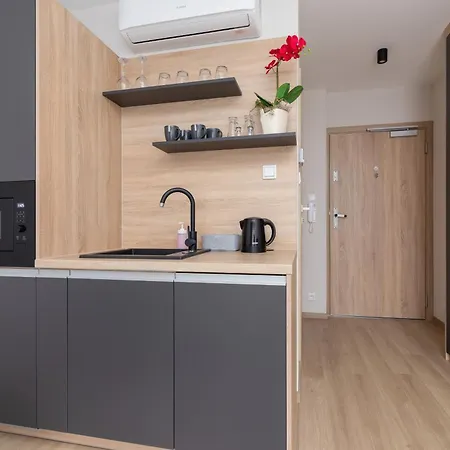 Modern With Air Conditioning In Downtown By Renters *