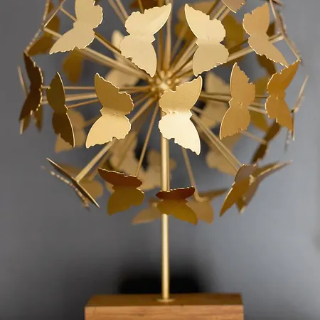 Modern With Air Conditioning In Downtown By Renters Apartment *