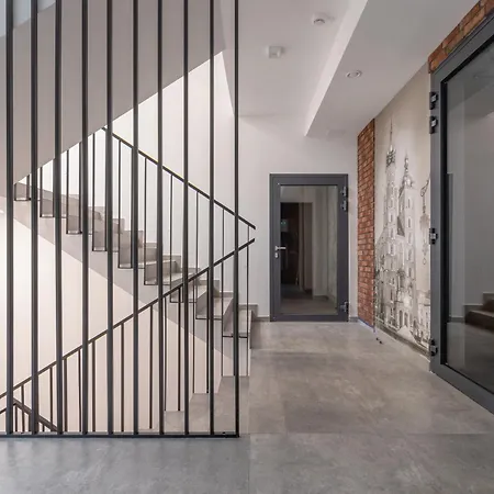 Modern With Air Conditioning In Downtown By Renters